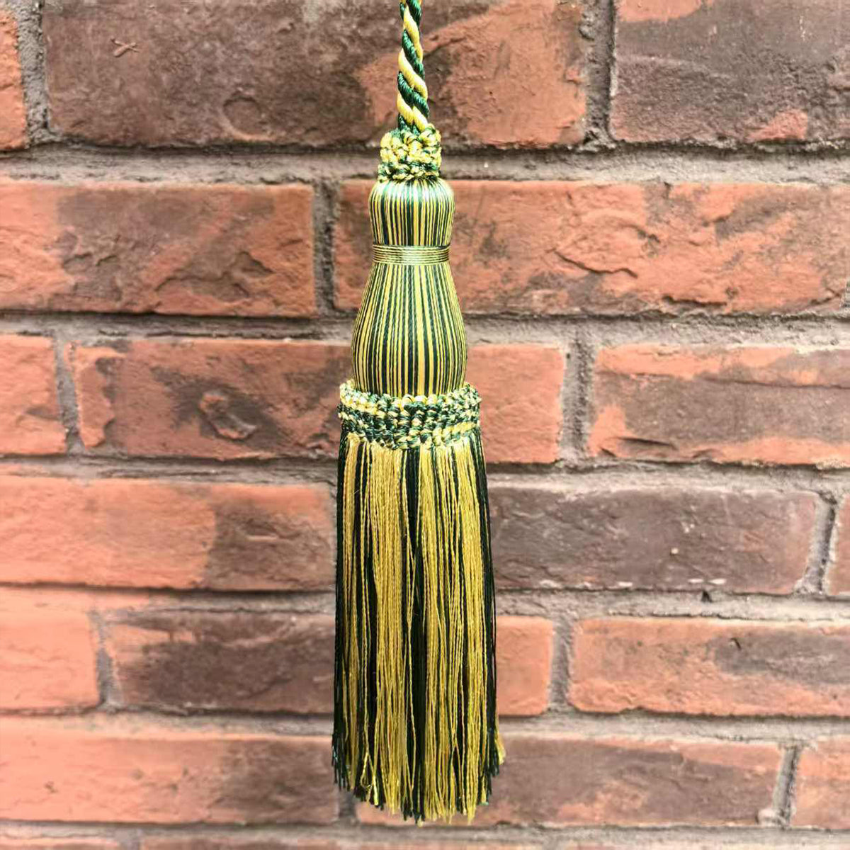 1 Pack Decorative Tassel 9 x 2.5 E9670