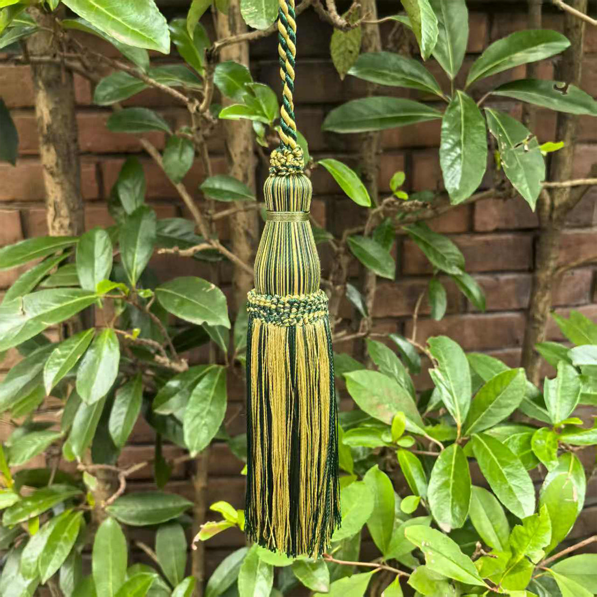 1 Pack Decorative Tassel 9 x 2.5 E9670