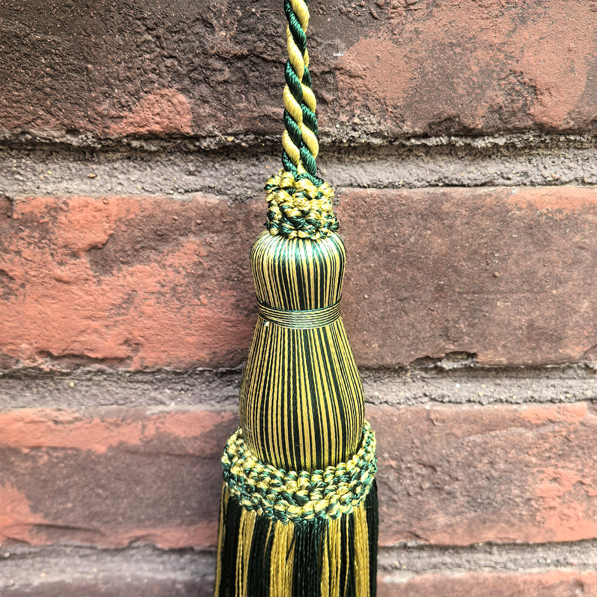 1 Pack Decorative Tassel 9 x 2.5 E9670