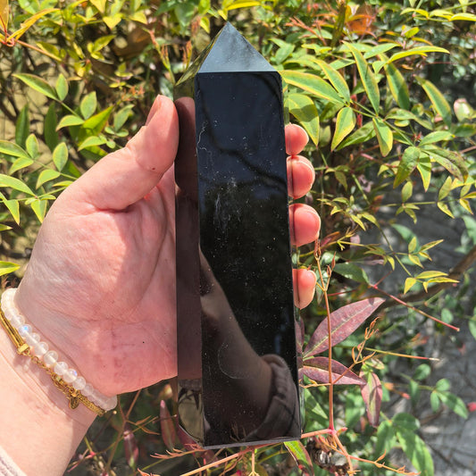 Obsidian Crystal Tower – 15cm Black Obsidian Point, 550g Polished Obelisk for Protection & Grounding, Healing Stone for Home Decor