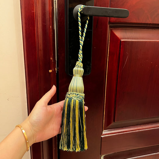 1 Pack Decorative Tassel 9 x 2.5 E9670