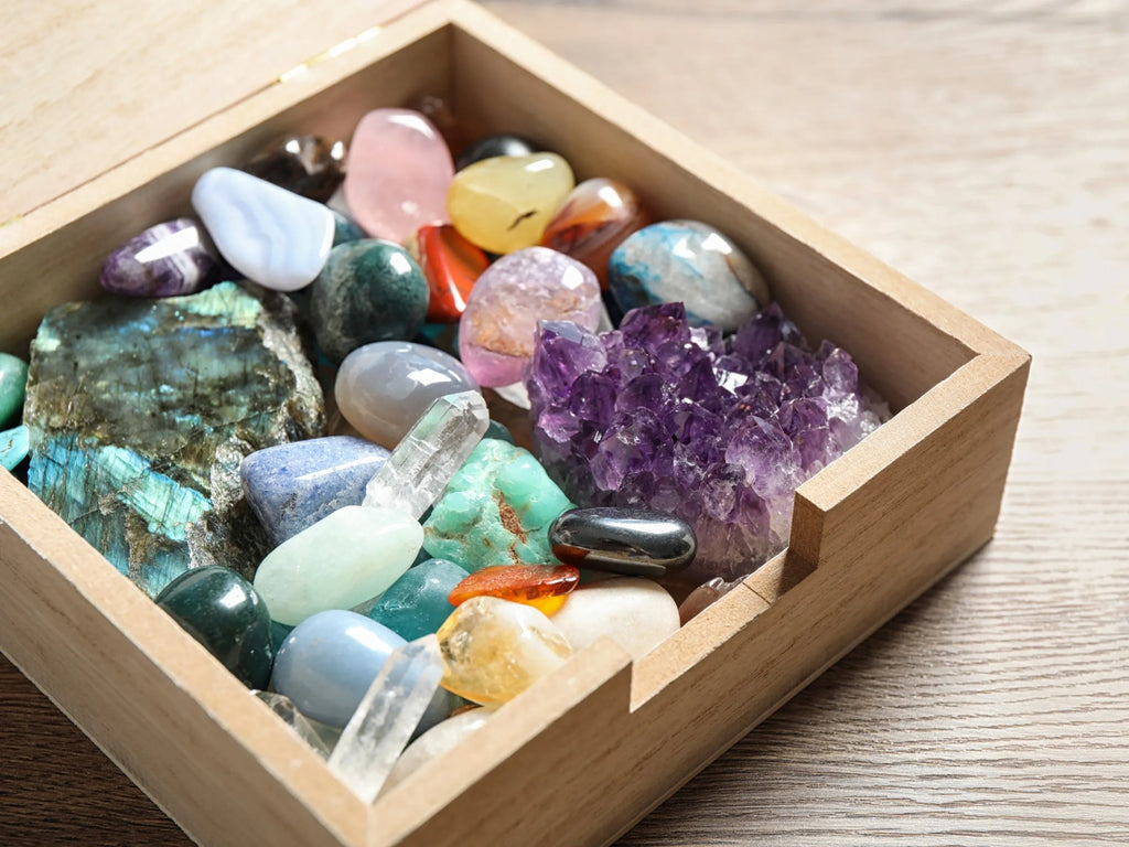 JMF Crystals pick on Live Link Radom tumble stones